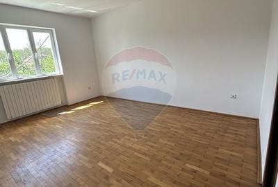 Casa cu 5 camere finisata si 10.400 m2 teren de vanzare in BOTIZ SM - 13