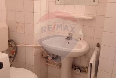 Apartament cu 3 camere decomandat în Pârneava - 8