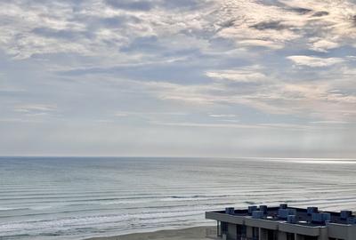 Prima linie la lnga plaja si vedere catre mare - 1