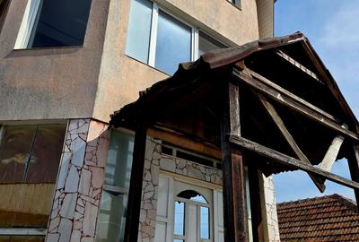 Casă cu 4 camere decomandat în Central