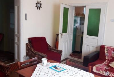 Casă cu 4 camere cu Teren 3400 Mp în Central - 2