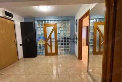 Apartament cu 3 camere decomandat, mobilat în Mărăței