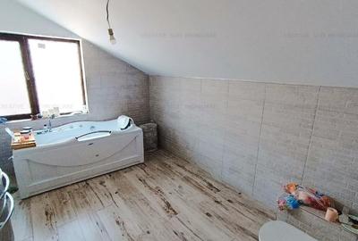 Casa Individuala - 8 Camere - 285 mp utili - 1.200 mp teren Casa Individuala - 8 Camere - 285 mp utili - 1.200 mp teren - 18