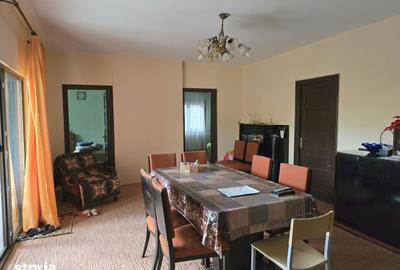 Casă cu 7 camere cu Teren 3800 Mp în Central - 8