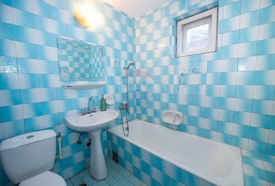 Casă cu 7 camere cu Teren 200 Mp în 23 August - 27