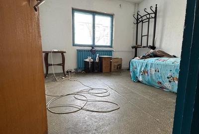 Apartament cu 3 camere decomandat în Drumul Sării - 2