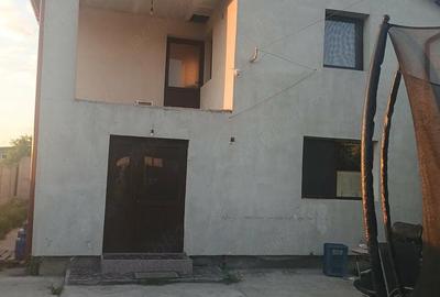 Casă cu 4 camere cu Teren 360 Mp în Central - 2