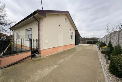 Casă cu 3 camere cu Teren 2434 Mp în Bercu - 9