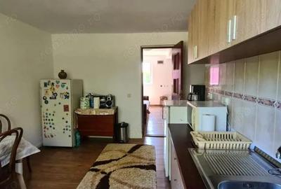 Casă cu 5 camere cu Teren 794 Mp în Livedea - 8