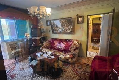 Apartament cu 3 camere semidecomandat în Casa de Cultură