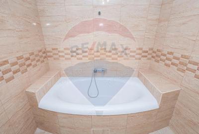 Casă cu 5 camere cu Canalizare în Central - 3