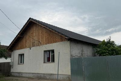 Casă cu 4 camere în Sânmartin - 1