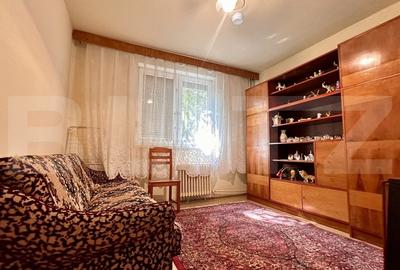 Apartament de vanzare,  decomandat cu 3 camere, zona Dacia - 6