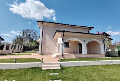 Casă cu 5 camere cu Teren 446 Mp în Central
