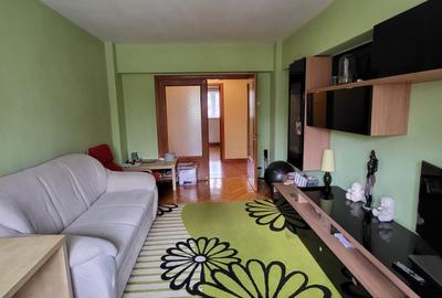 STRADAL, et. 1/10, decomandat, vedere mixta, bloc 1985 REABILITAT, tramvaiul 41 - 2