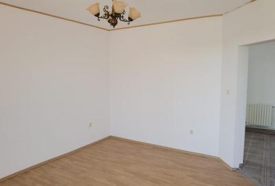 Casă cu 4 camere cu Teren 1438 Mp în Vărsătura - 8