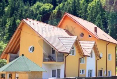 Casă cu 13 camere cu Teren 600 Mp în Voineasa