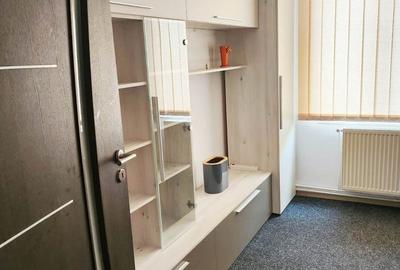 Apartament cu 3 camere decomandat în Tractorul - 7