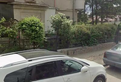 A 42 Proprietarul vinde apart 2 camere in vila linga Casa Memoriala George Bacovia, zona centrala - 3