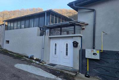 Casă cu 5 camere cu Teren 250 Mp în Central - 10