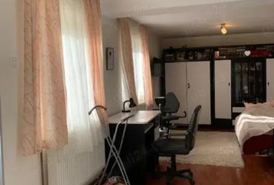 Vand casa situata central , str.L.Rebreanu , langa parcul din strand - 8