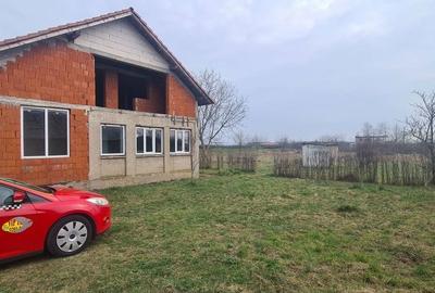 Casă cu 3 camere în Lazuri - 1