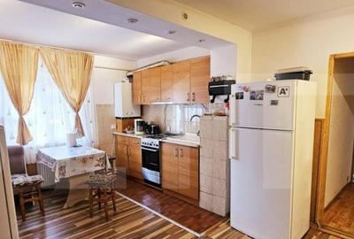 Apartament de vanzare, cu 3 camere, decomandat, 68mp, parter - 7