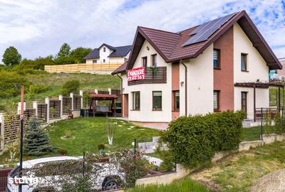 Casă cu 4 camere cu Teren 380 Mp în Bucium - 1