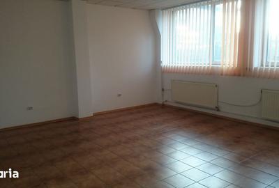 Casă cu 4 camere cu Teren 100 Mp în Central - 5