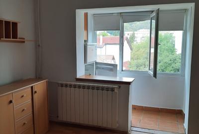 Garsonieră situata in zona Traian, la etajul 3 - 1