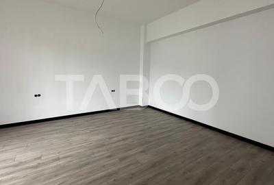 Apartament cu 3 camere semidecomandat în Turnișor - 2