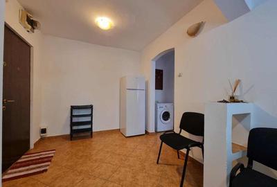 Proprietar inchiriez apartament cu 2 camere cu centrala, confort 1, decomandat, zona Soarelui parter - 6