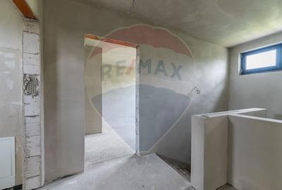 Casă cu 4 camere cu Canalizare în Pârneava - 9