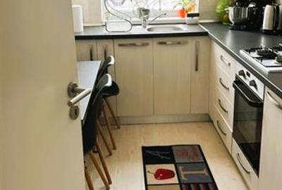 Apartament cu 2 camere decomandat, mobilat în Tractorul