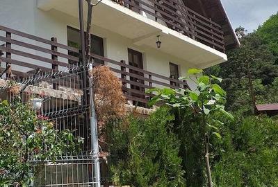 Casă cu 6 camere cu Teren 250 Mp în Central - 1