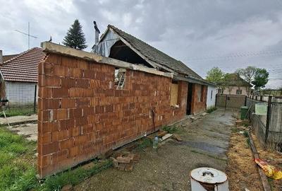 Casă cu Teren 1079 Mp în Cenad