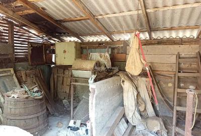 Casă cu 5 camere cu Teren 1439 Mp în Iam