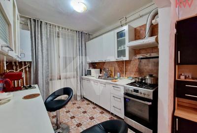 Apartament cu 3 camere semidecomandat, mobilat în 1 Mai - 4