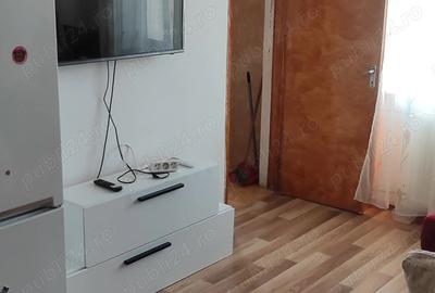 Inchiriez apartament 3 camere - 4