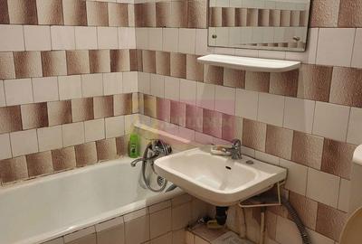 Apartament cu 3 camere semidecomandat în Rahova - 1