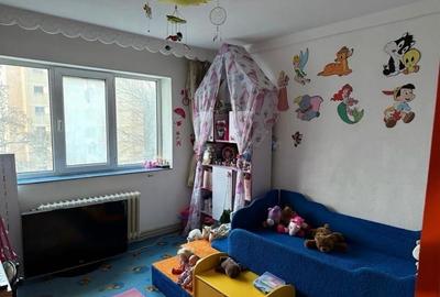 Apartament cu 4 camere decomandat, mobilat în Tătărași