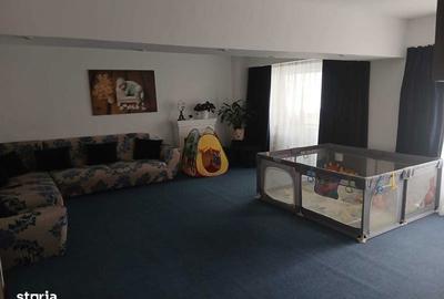 Apartament cu 4 camere decomandat în Central