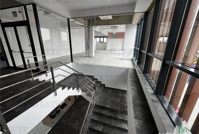 Spațiu comercial, de 2,750 mp, în Central