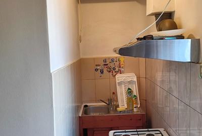 Garsonieră decomandată în Rovine - 8