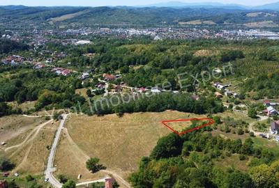 Teren de 1175 mp, în Central