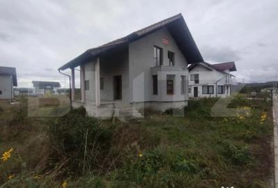 Casă cu 4 camere cu Teren 500 Mp în Central - 1