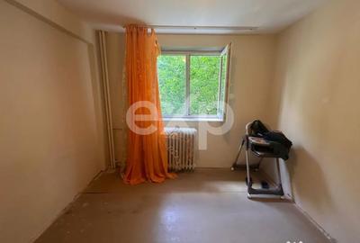 Apartament cu 3 camere semidecomandat în Teiul Doamnei - 9