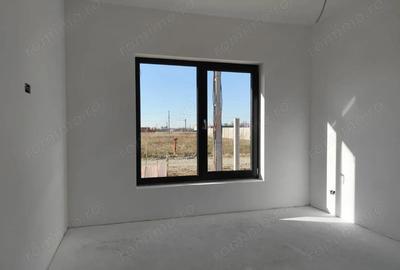 Casă cu 4 camere cu Teren 553 Mp în Sântandrei - 2