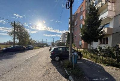 Apartament cu 3 camere decomandat în Est - 1