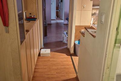 Apartament cu 3 camere semidecomandat în 9 Mai - 8